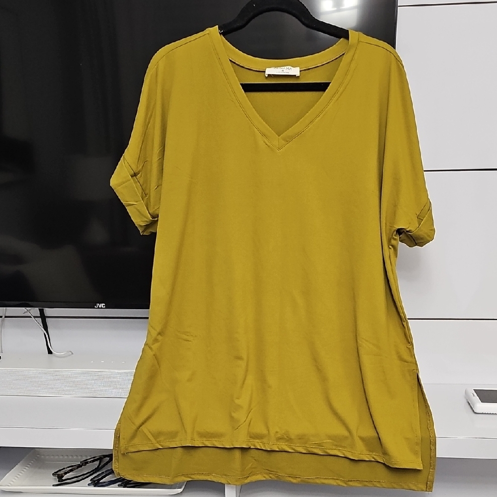 Zenana Outfitters V-Neck Tunic Top